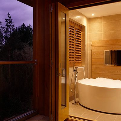 Balcony and bathroom of a Spa Suite