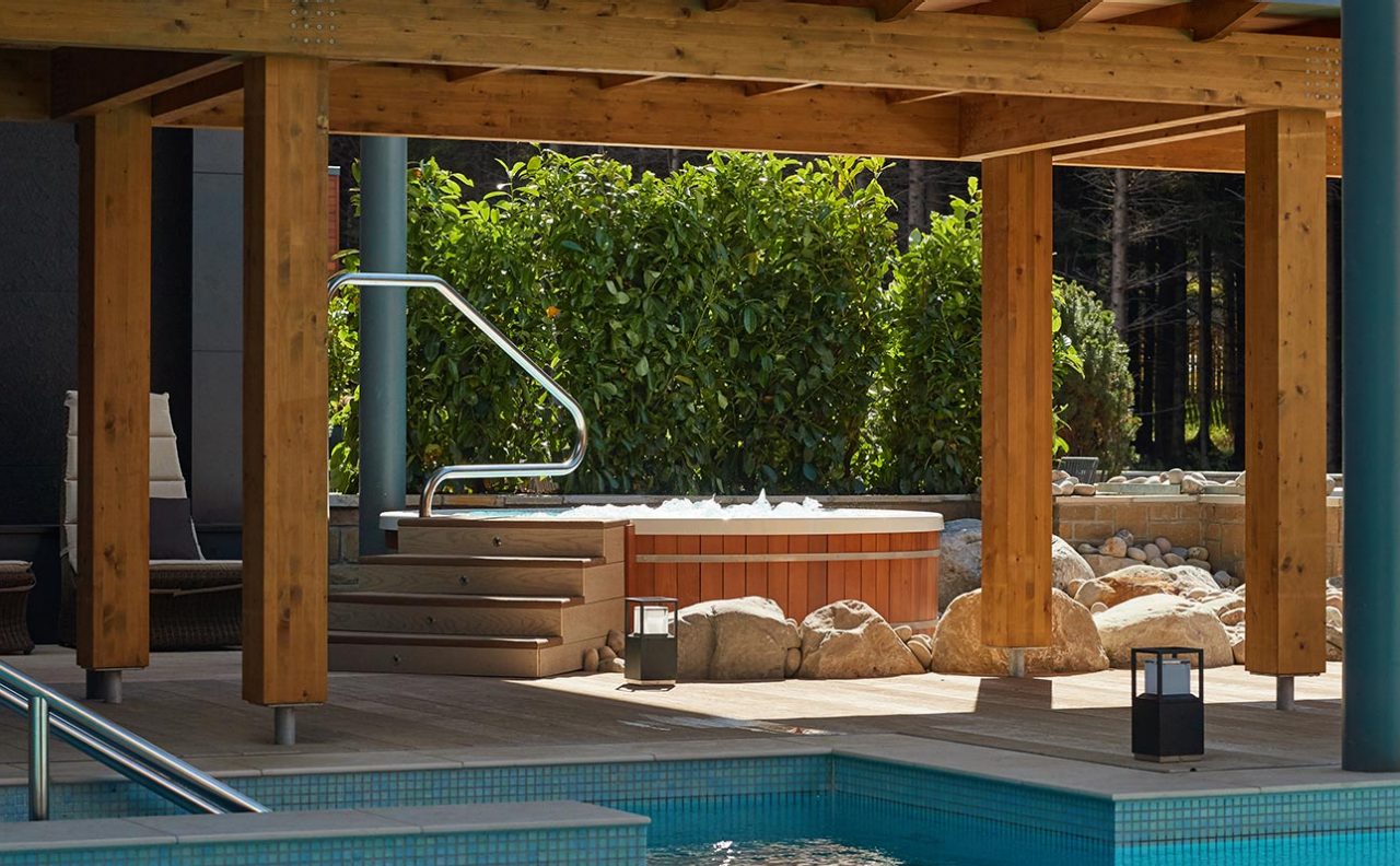 Outdoor hot tub and pool 