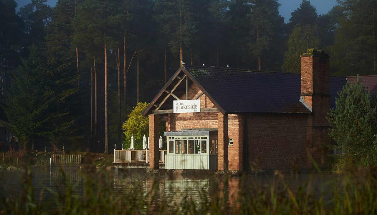 The Lakeside Inn restaurant overlooking the lake 